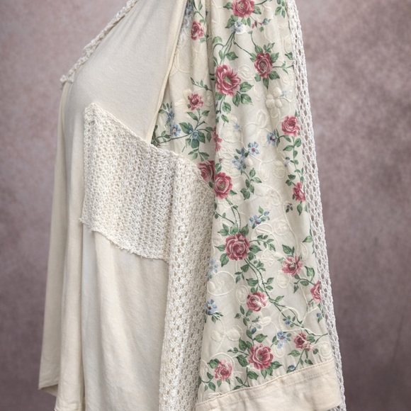 POL Cream and Floral Patchwork Women's Top - Picture 4 of 7